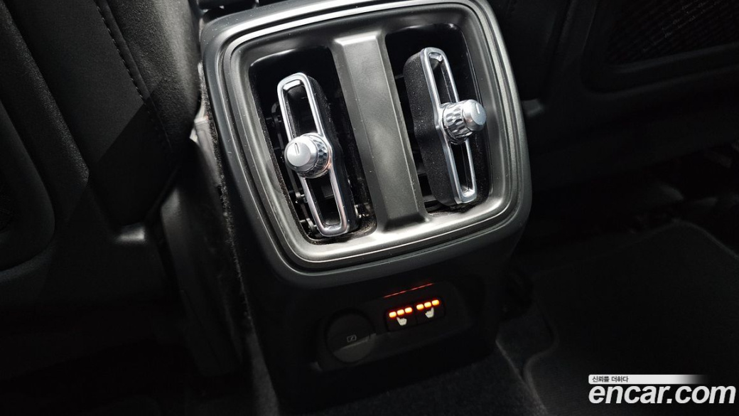 Volvo XC40 B4 Black Edition, 2025