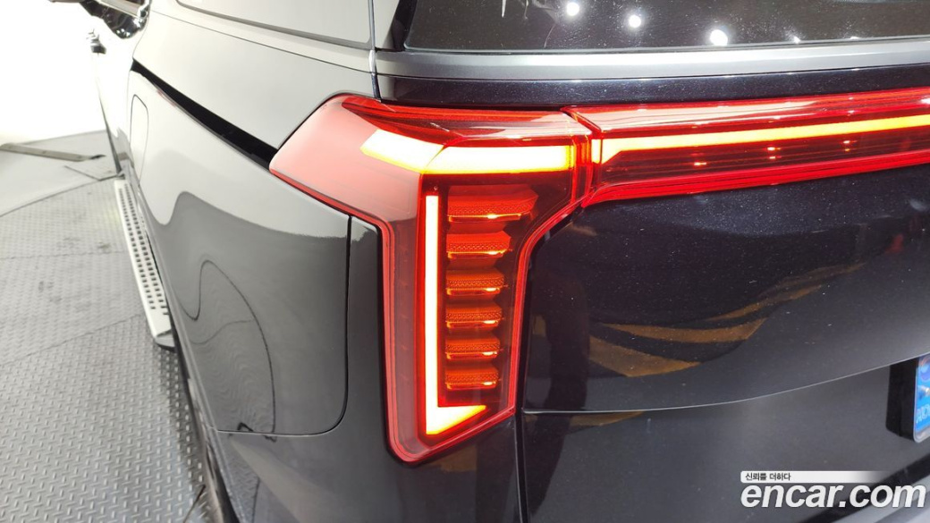 Kia Carnival 7-Seater Gravity, 2025