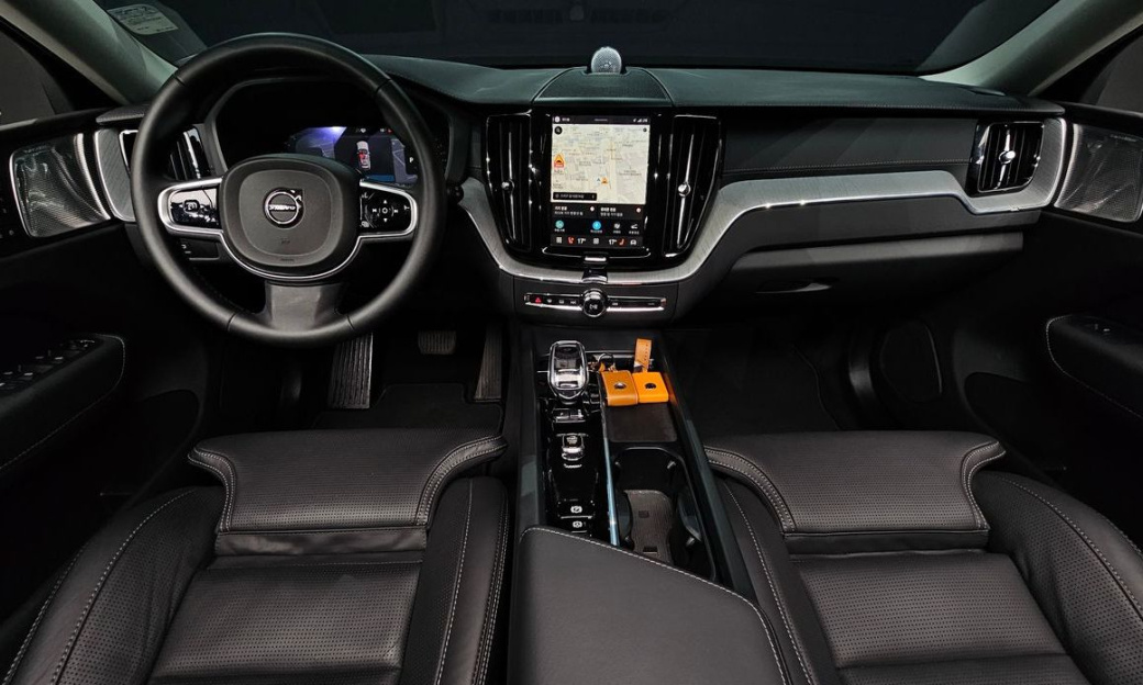 Volvo XC60 B6 Ultra Bright, 2025