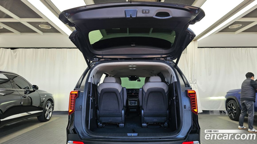 Kia Carnival 9-Seater Signature, 2024