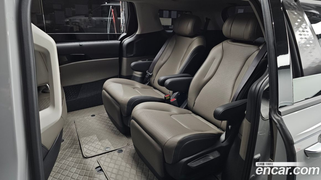 Kia Carnival 7-Seater Gravity, 2025