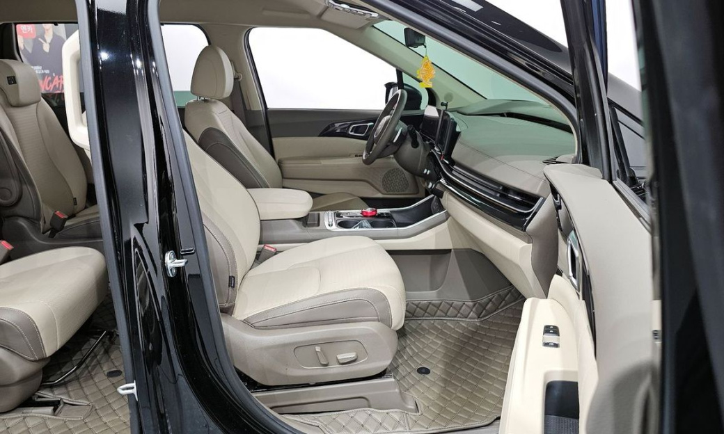 Kia Carnival 9-Seater Gravity, 2025