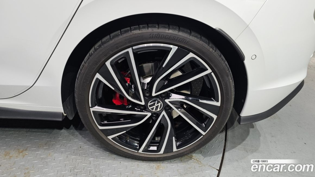 Volkswagen Golf 2.0 GTI, 2024