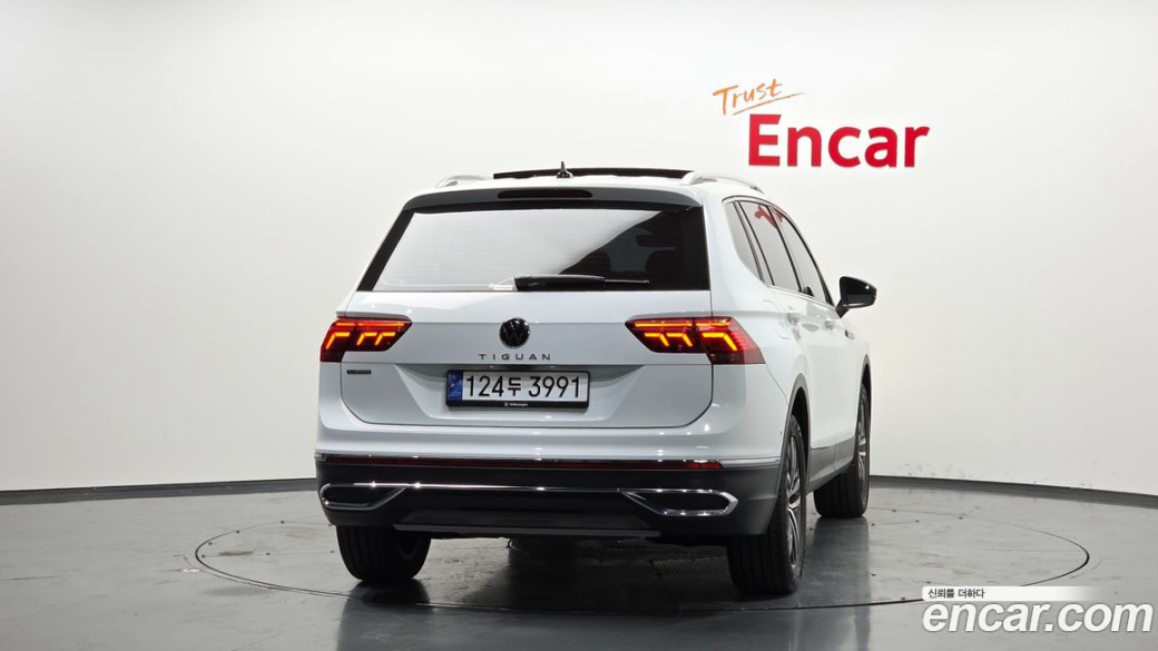 Volkswagen Tiguan 2.0 TSI Prestige, 2024