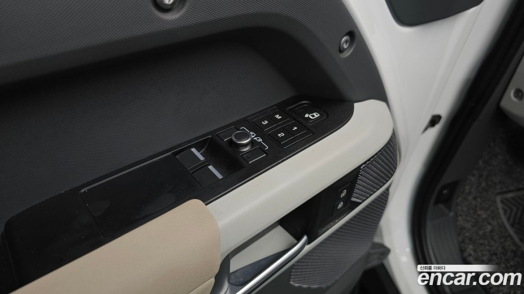 Land Rover Defender 90 D250 SE, 2022