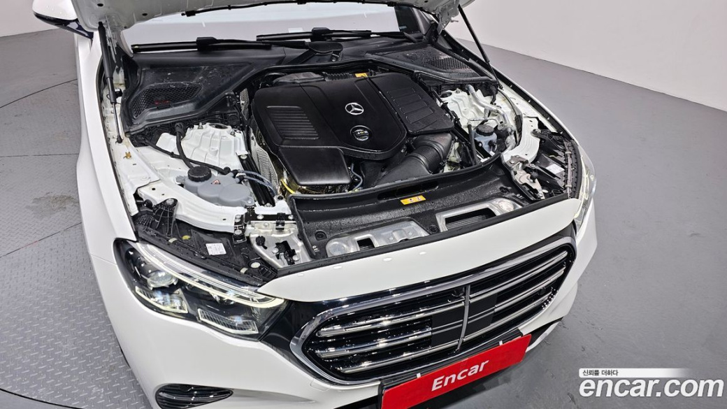 Mercedes-Benz E-Class E300 4MATIC Exclusive, 2025