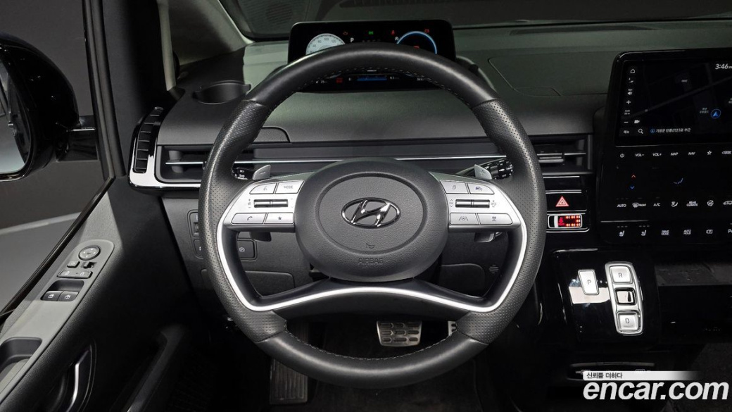 Hyundai Staria 4WD Lounge 9-Seater, 2022