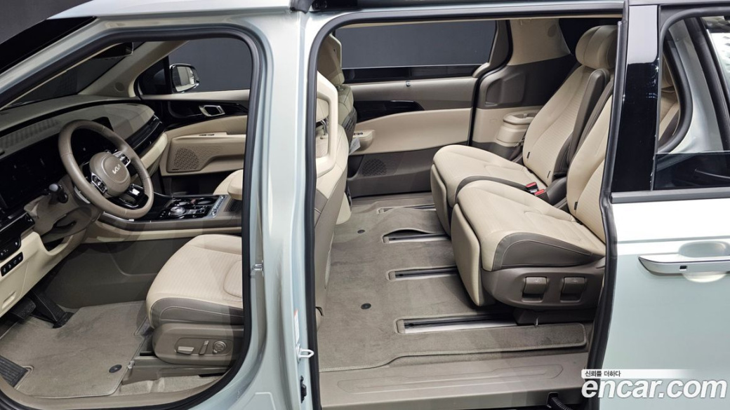 Kia Carnival 7-Seater Signature, 2024