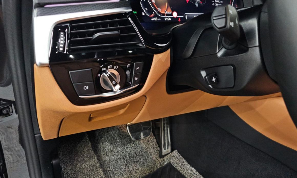 BMW 5-Series 520i M Sport, 2023