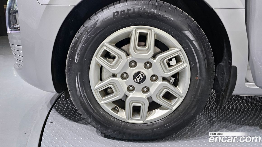 Hyundai Staria Cargo 5-Seater, 2025