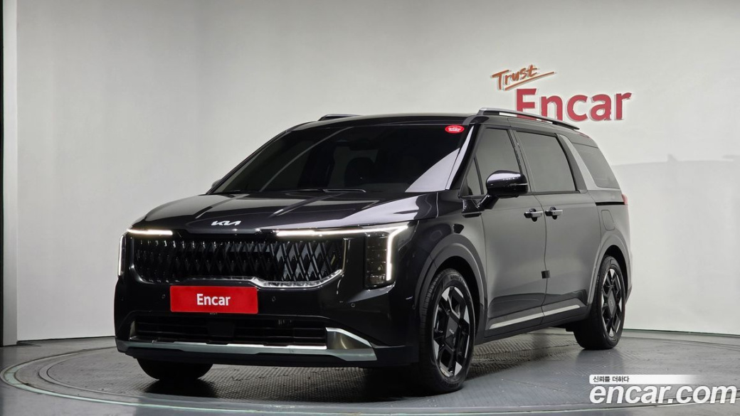 Kia Carnival 7-Seater Outdoor, 2025