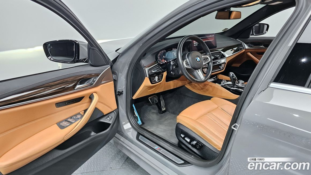 BMW 5-Series 520i M Sport, 2022