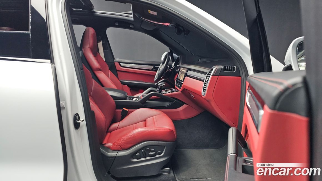 Porsche Cayenne 3.0 PLATINUM EDITION, 2023