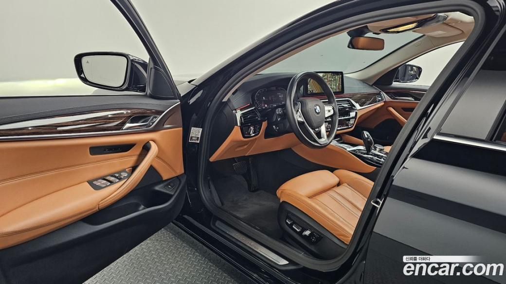 BMW 5-Series 520i Luxury, 2023