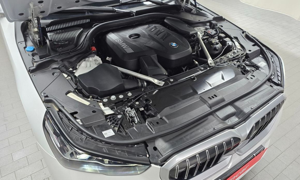 BMW 5-Series 520i, 2024