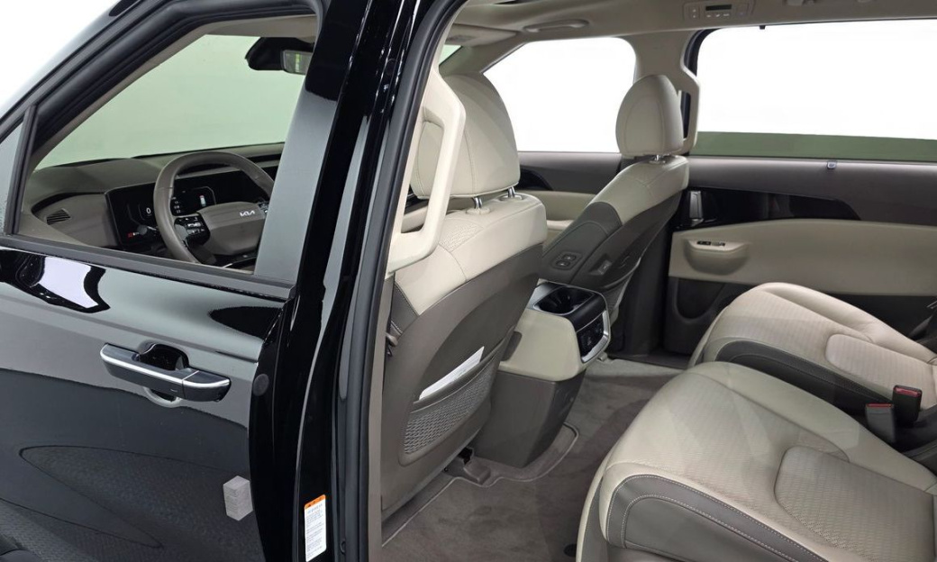 Kia Carnival 7-Seater Gravity, 2025