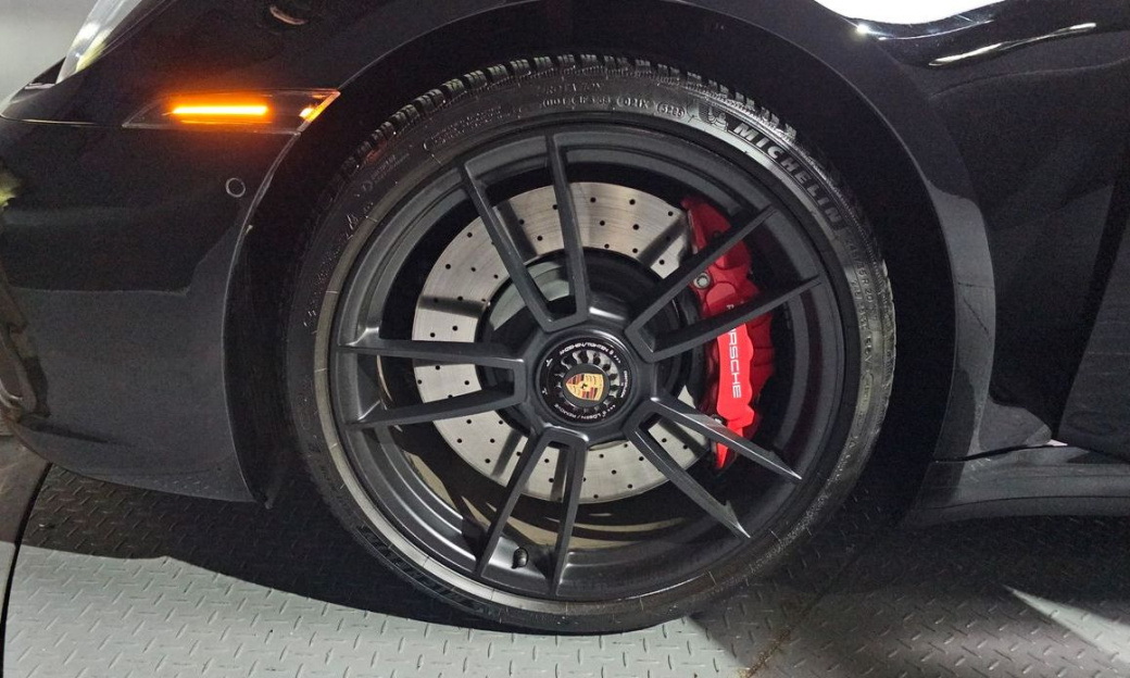 Porsche 911 Carrera 4 GTS, 2023