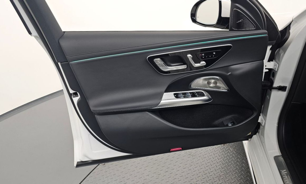 Mercedes-Benz E-Class E300 4MATIC AMG Line, 2025