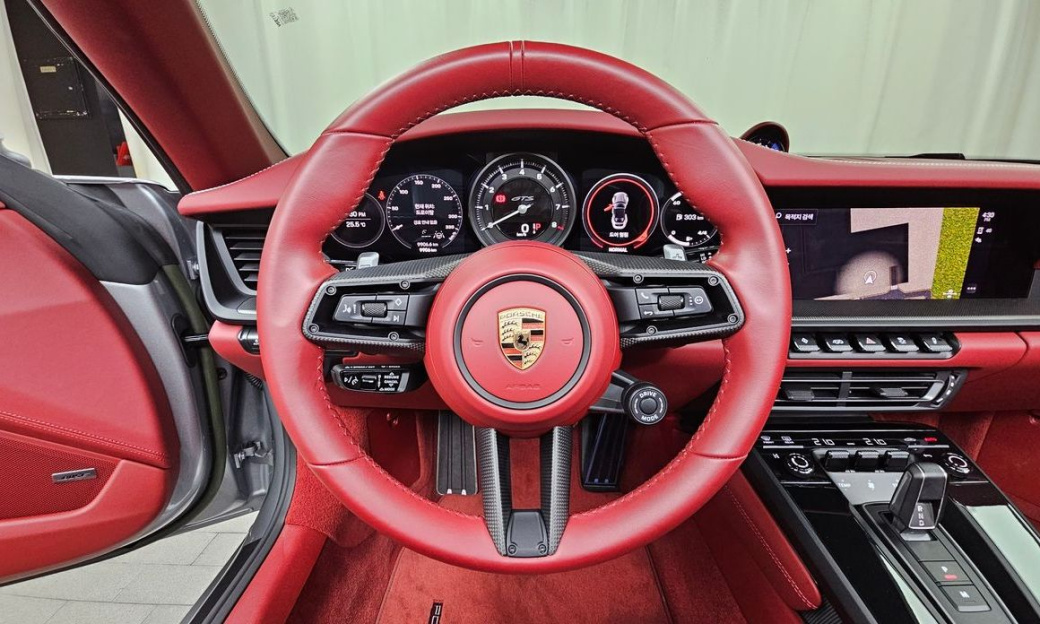 Porsche 911 Carrera 4 GTS Cabriolet, 2023