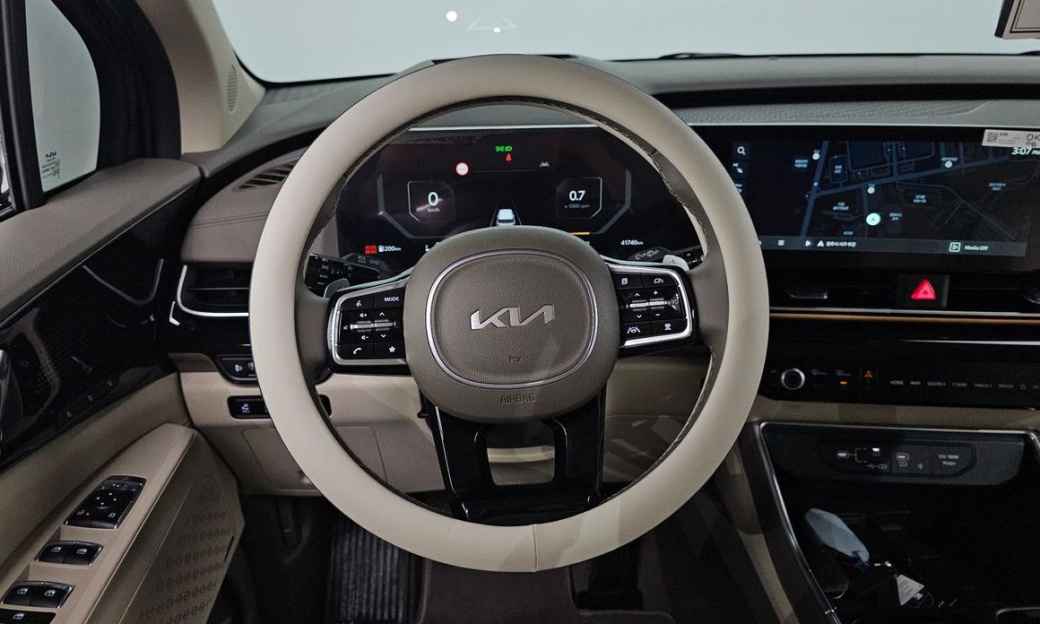 Kia Carnival 9-Seater Hi Limousine, 2024