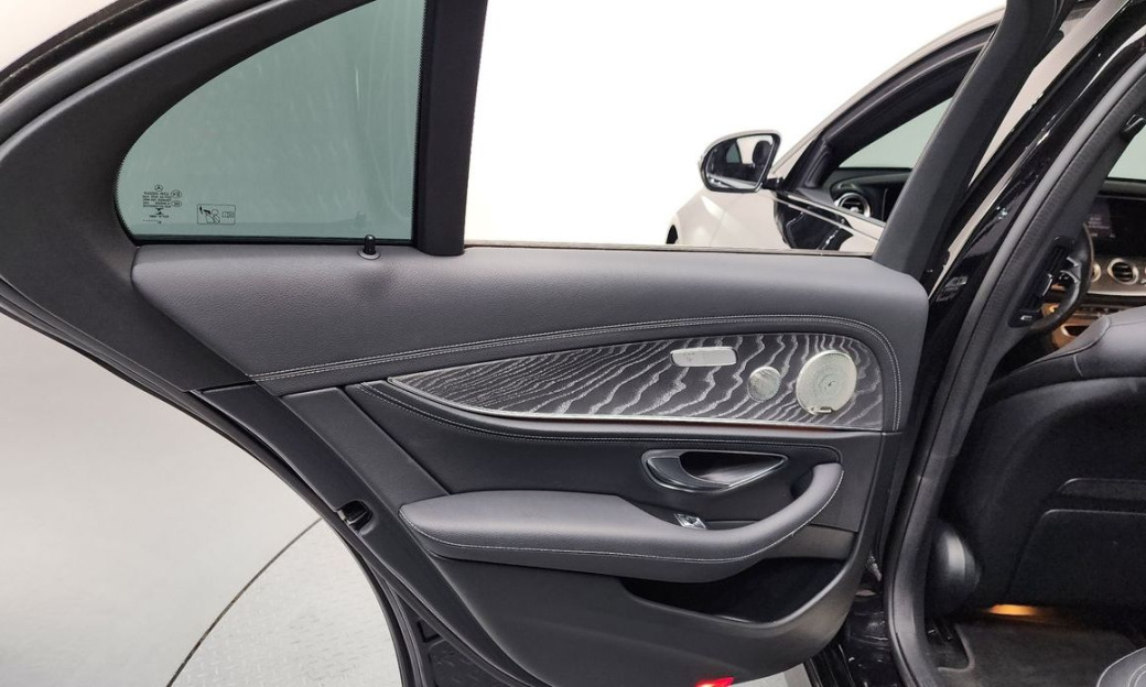 Mercedes-Benz E-Class E350 4MATIC AMG Line, 2023