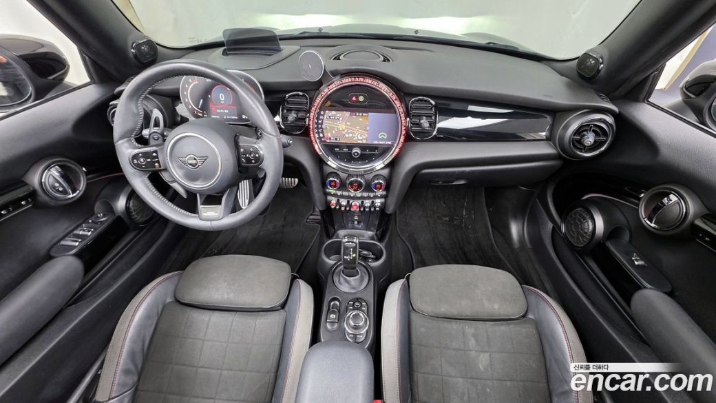 Mini Cooper Convertible JCW, 2024