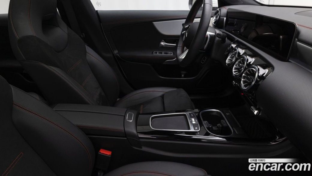 Mercedes-Benz CLA-Class CLA250 4MATIC, 2025