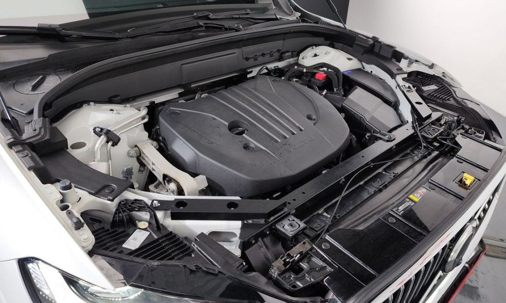 Volvo XC60 B5 Ultra Bright, 2025