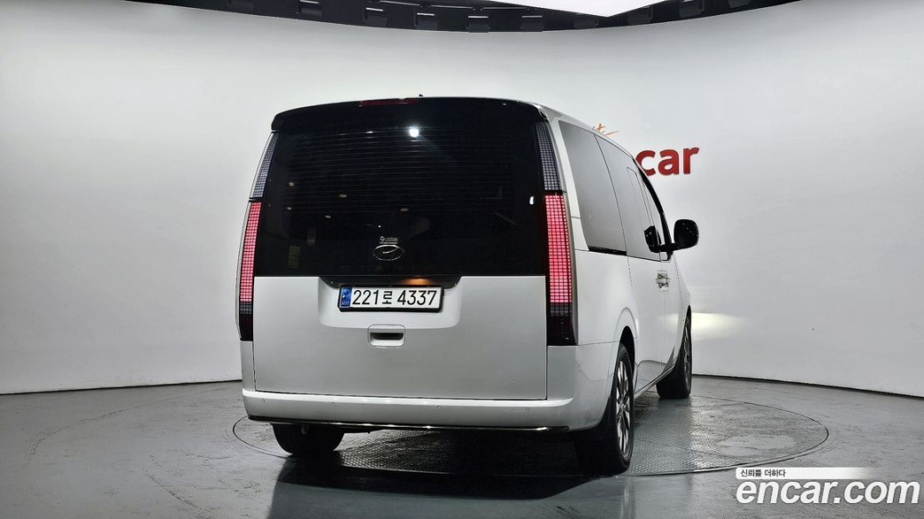 Hyundai Staria Lounge 9-Seater, 2024