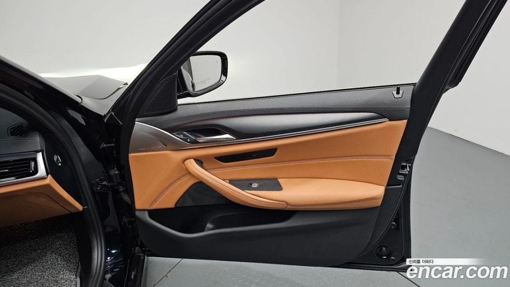 BMW 5-Series 520i M Sport, 2023