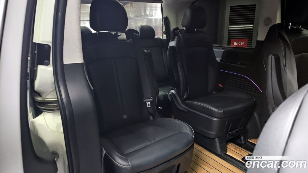 Hyundai Staria 4WD Lounge 9-Seater, 2024