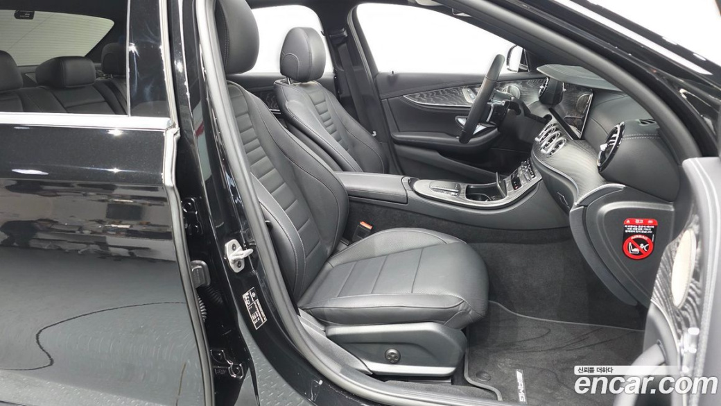 Mercedes-Benz E-Class E350 4MATIC AMG Line, 2022