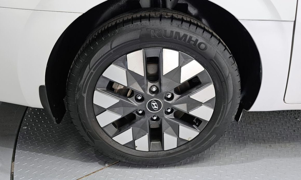 Hyundai Staria 4WD Lounge 9-Seater, 2024