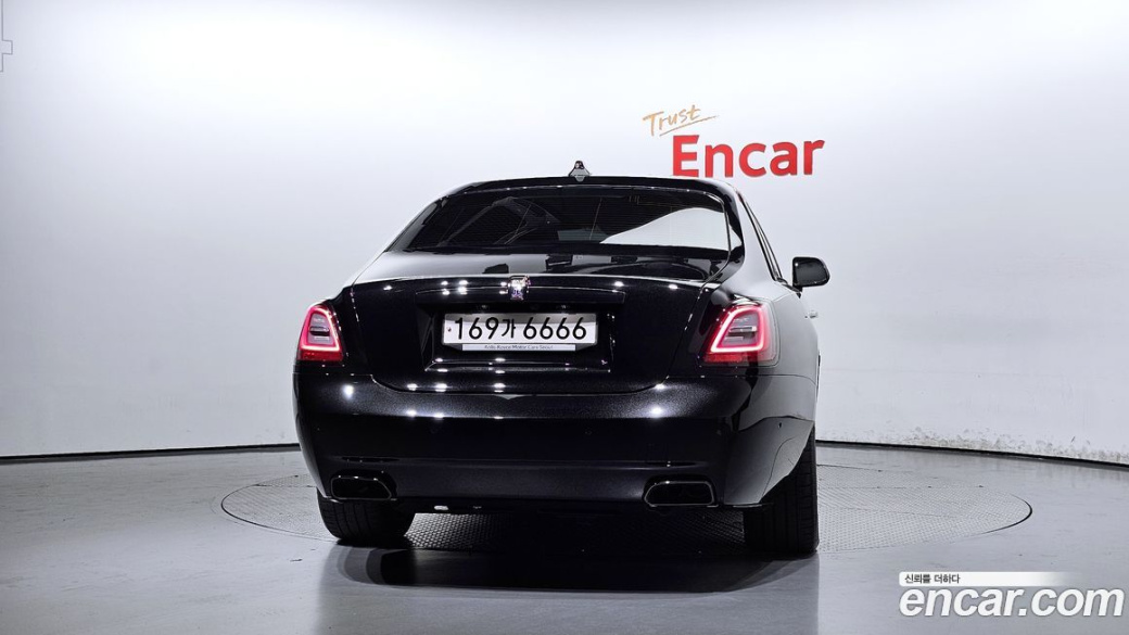 Rolls-Royce Ghost 6.7 V12 Black Badge, 2023