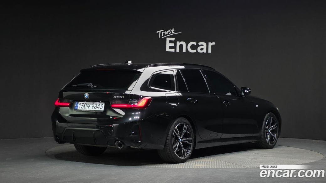 BMW 3-Series 320i Touring M Sports, 2023