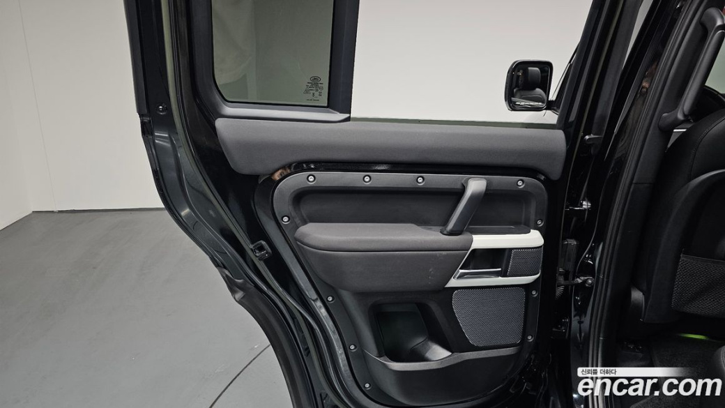 Land Rover Defender 110 D250 SE, 2023