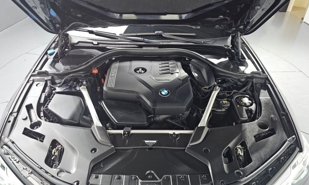BMW 5-Series 520i M Sport, 2022