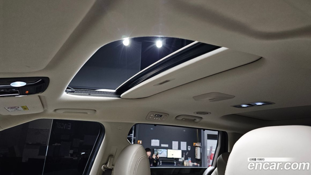 Kia Carnival 9-Seater Signature, 2024