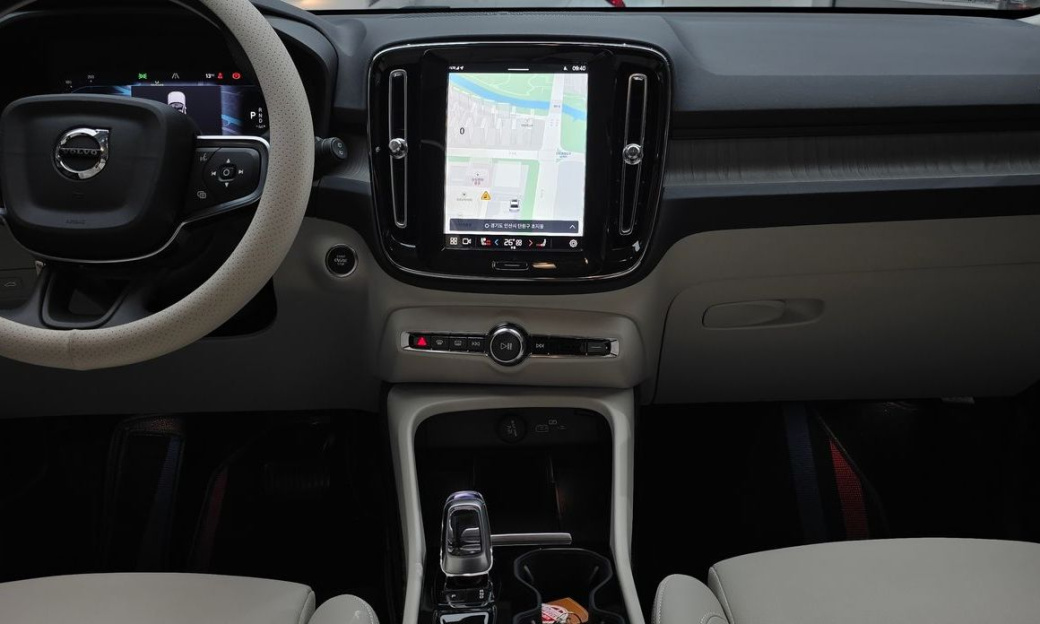 Volvo XC40 B4 Ultra Bright, 2025
