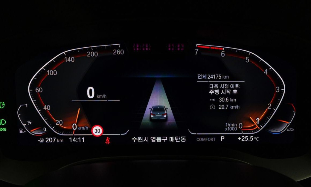 BMW 5-Series 520i Luxury, 2023