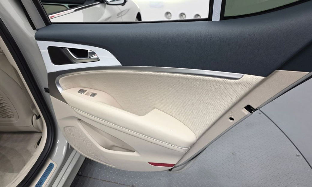 Genesis G70 Gasoline 2.5T 2WD, 2025
