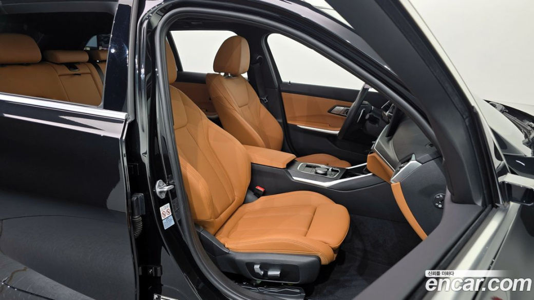 BMW 3-Series 320i Touring, 2023