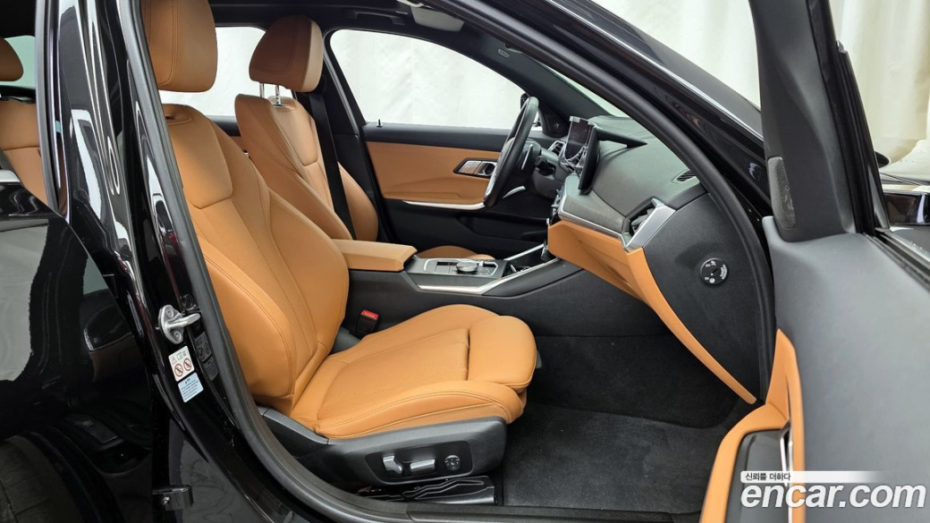 BMW 3-Series 320i Touring, 2024