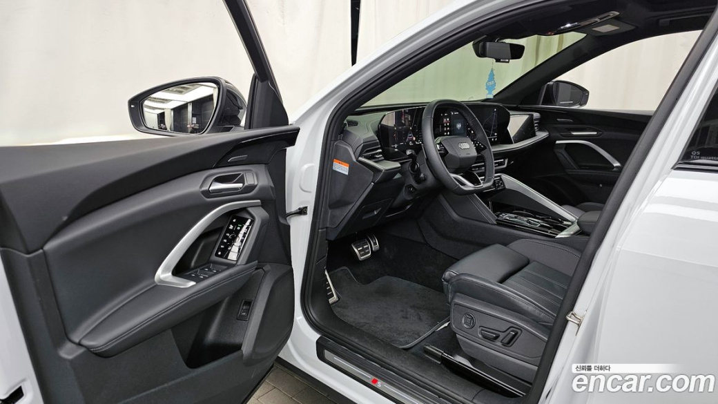 Audi Q5 40 TDI Quattro S Line Black Edition, 2025