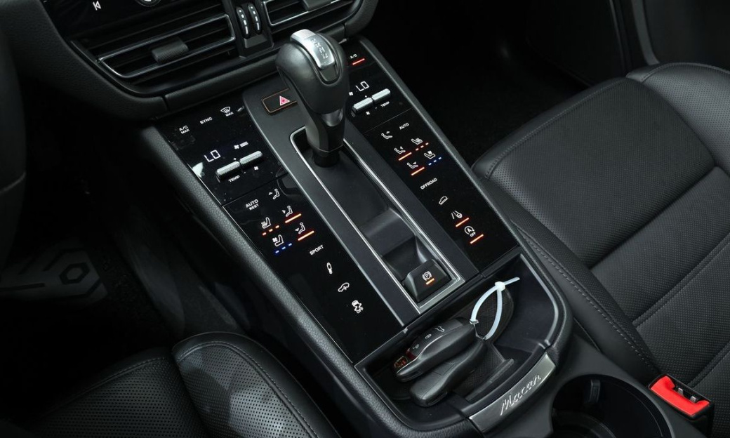Porsche Macan 2.0, 2024
