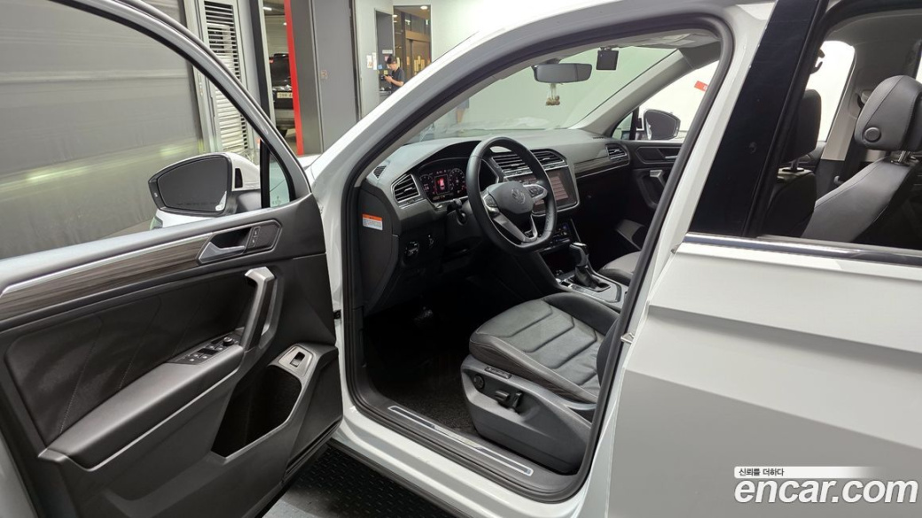 Volkswagen Tiguan 2.0 TSI R-Line, 2023
