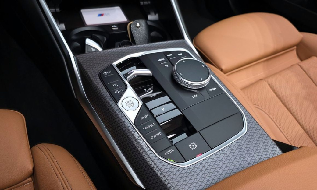 BMW 3-Series 320i M Sport, 2025