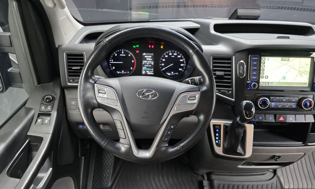 Hyundai Solati 11-Seater, 2021