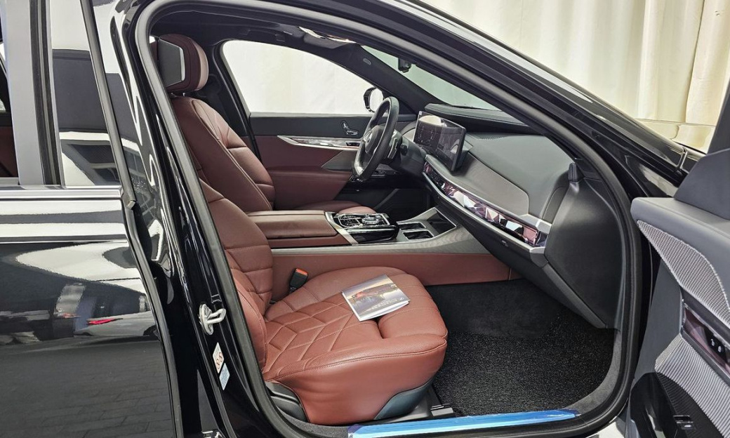 BMW 7-Series 740i sDrive Design Pure Excellence, 2023