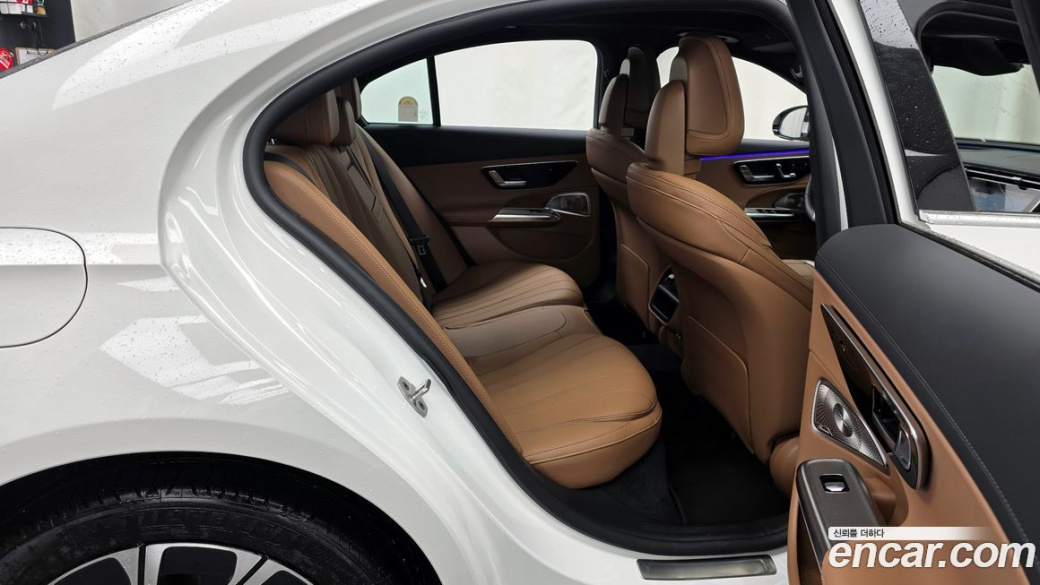 Mercedes-Benz E-Class E300 4MATIC Exclusive, 2026